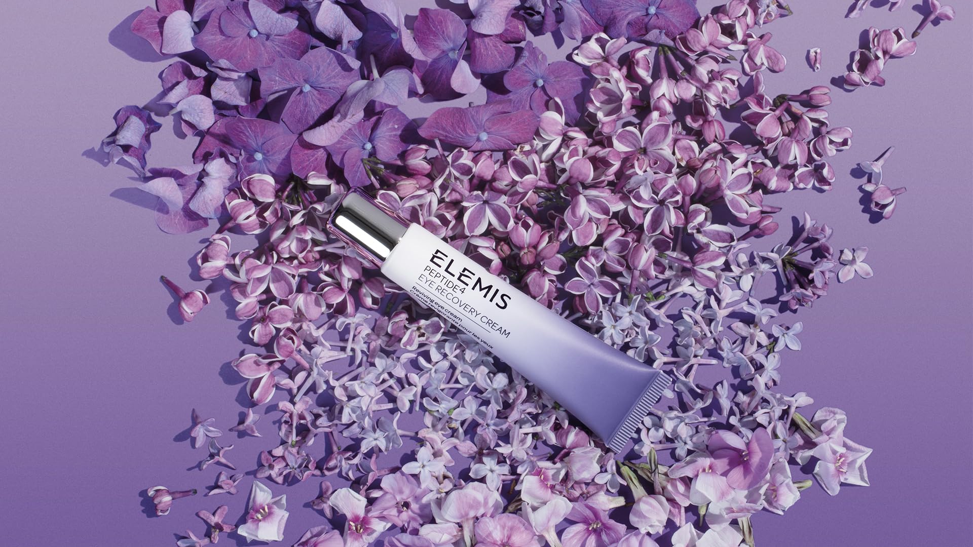 Textura refrescante de ELEMIS Peptide4 al aplicar alrededor de los ojos.