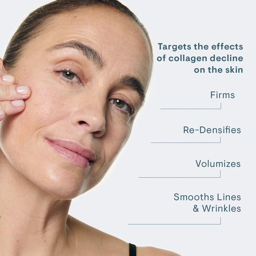 ELEMIS Pro-Collagen Future Restore Serum: aplicación en palma para absorción suave.