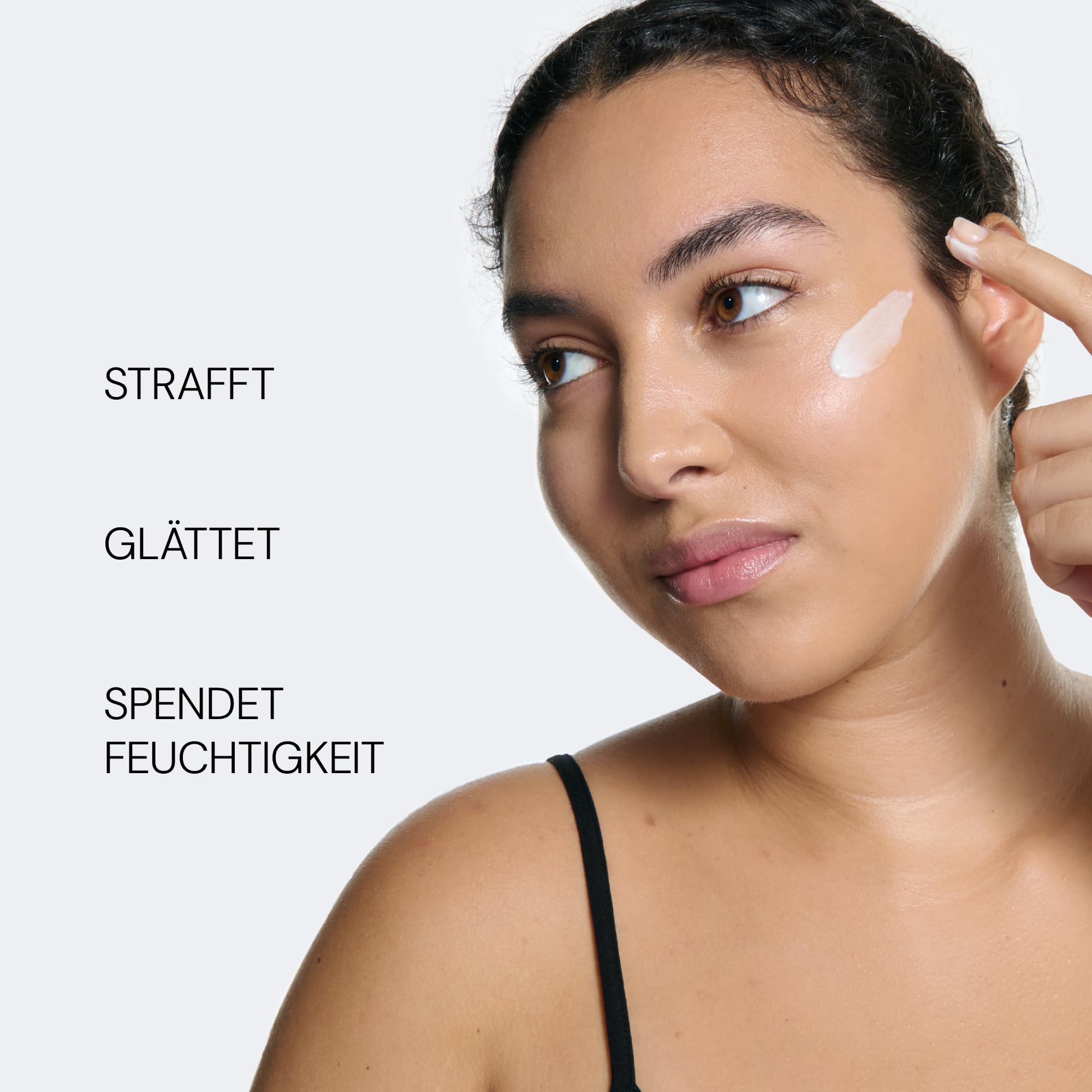 Elemis Pro-Collagen Marine Cream: aplicación facial suave y refrescante.