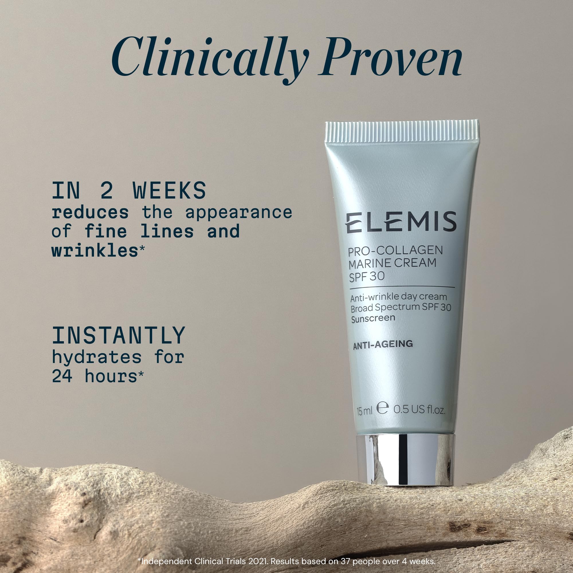 Aplicación suave en rostro, cuello y escote con Elemis Pro-Collagen Marine Cream SPF 30.
