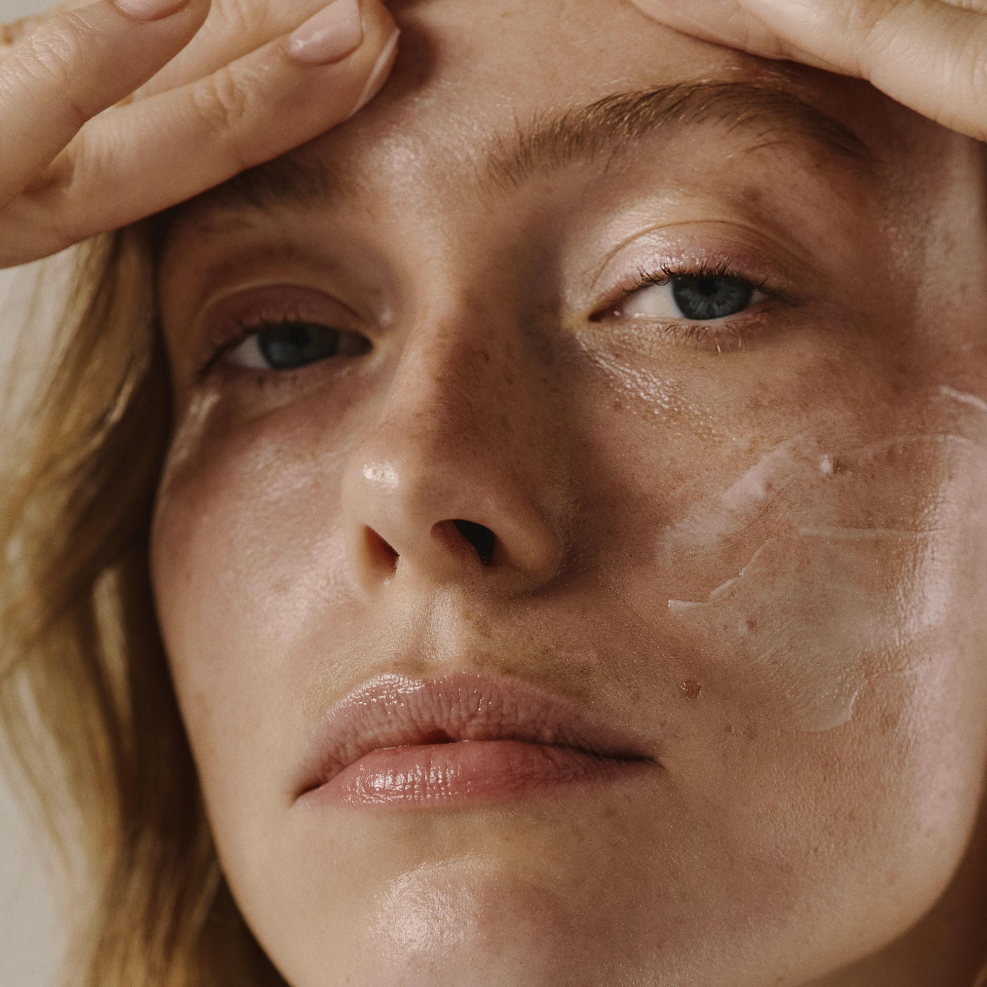 Rostro, cuello y escote hidratados con Elemis Pro-Collagen Marine Cream SPF 30