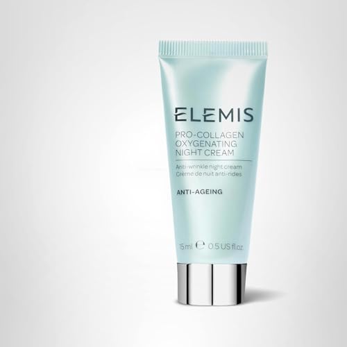 Aplicación nocturna con ELEMIS Pro-Collagen Night Cream, uso en viaje sin complicaciones.