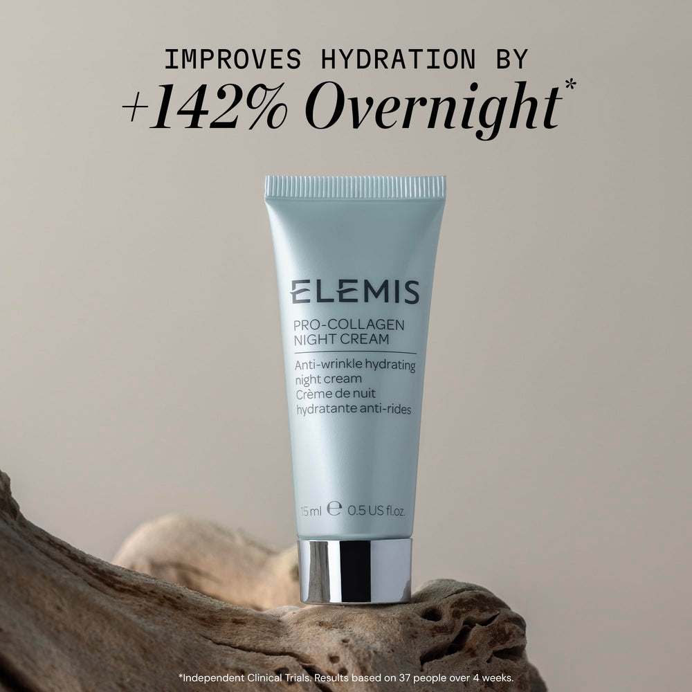 Aplicación nocturna de Pro-Collagen Night Cream para piel suave y firme al despertar.
