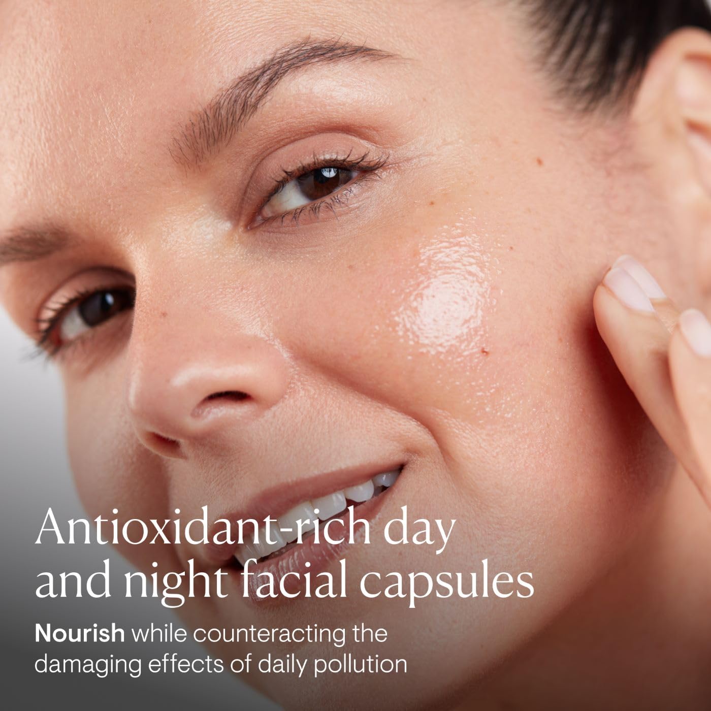 ELEMIS Skin Bliss Capsules: uso diurno que hidrata y suaviza la piel.
