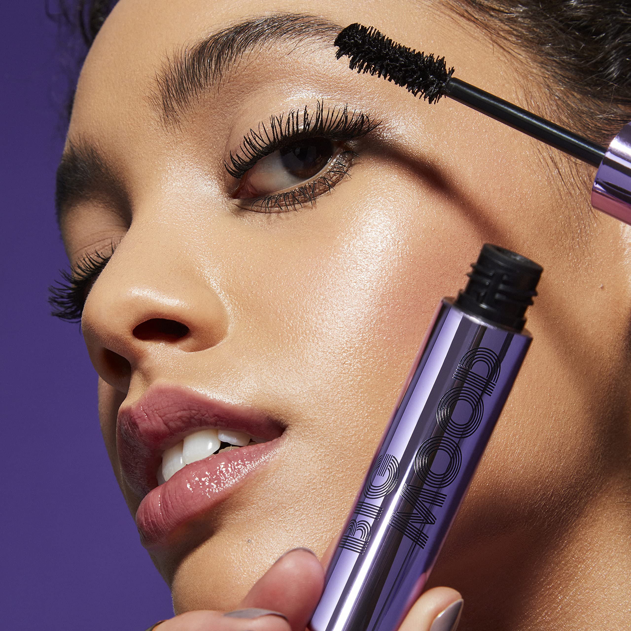 e.l.f. Big Mood Mascara fórmula cremosa facilita aplicación suave