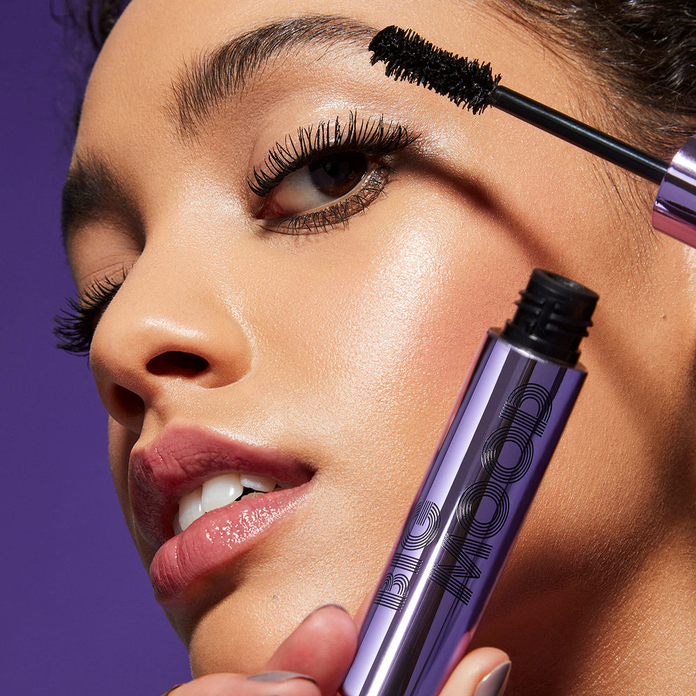 e.l.f. Big Mood Mascara fórmula cremosa facilita aplicación suave