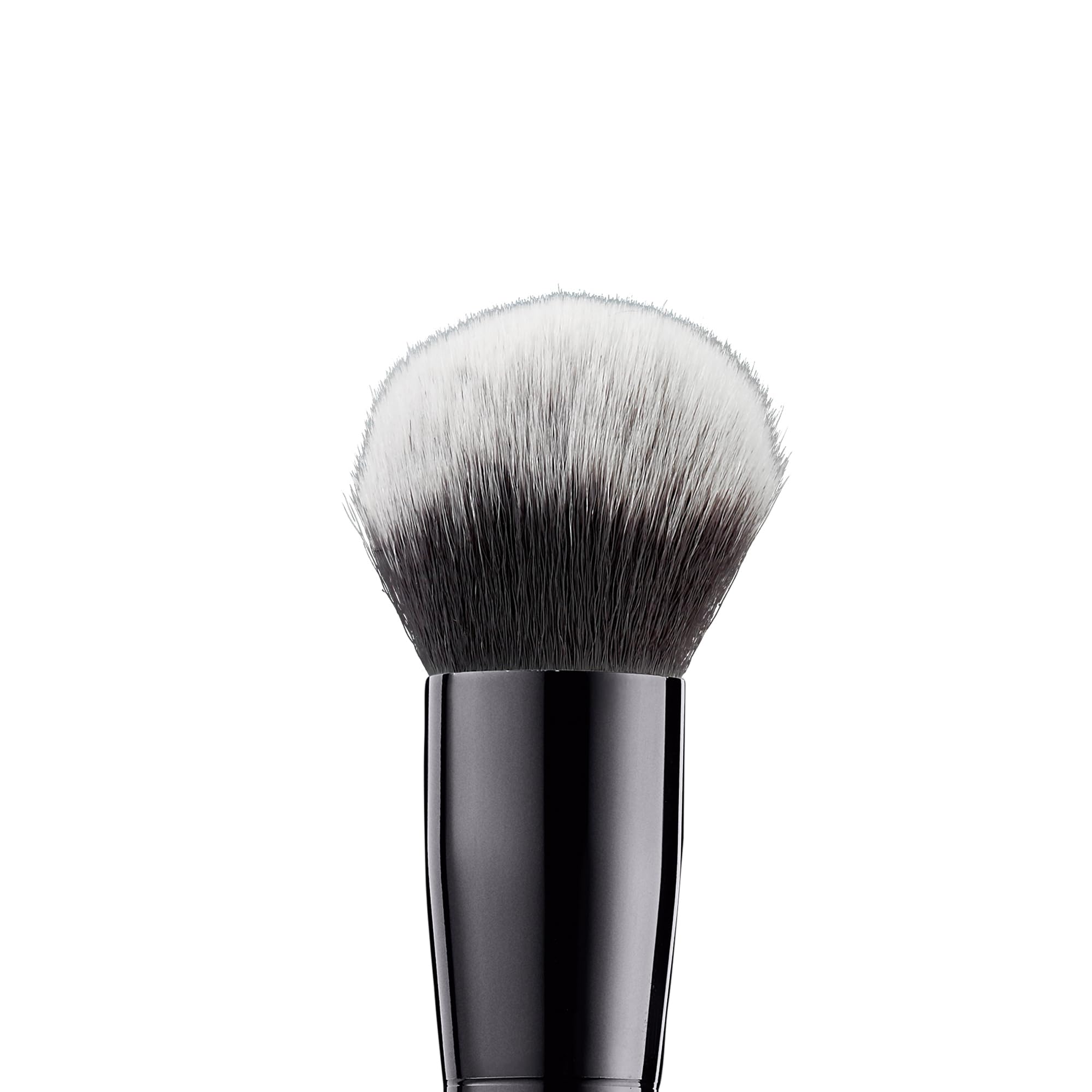 Brocha e.l.f. Buffing Foundation Brush, mango ergonómico, facilita un uso cómodo durante la aplicación.