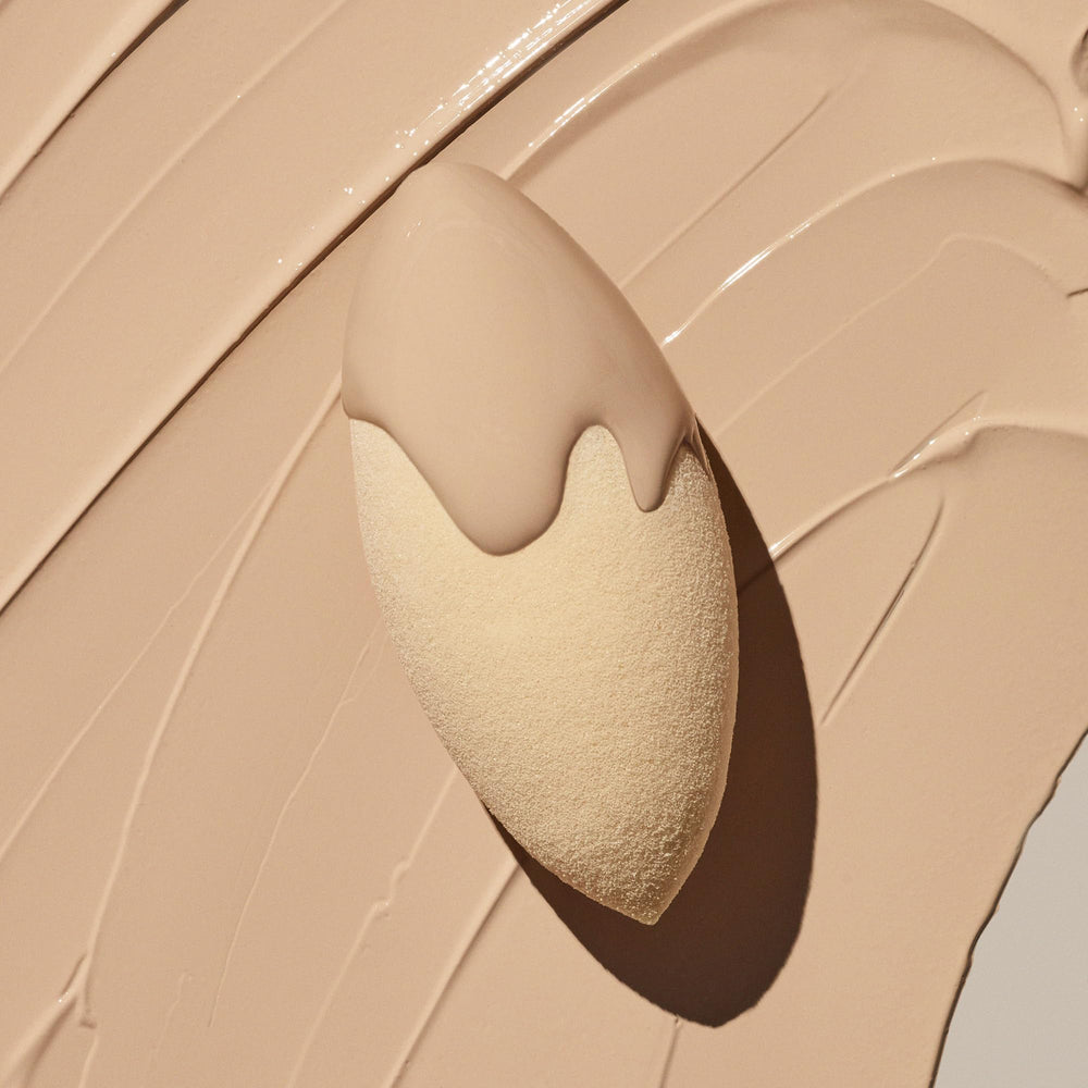 e.l.f. Camo Concealer facilita difuminar zonas difíciles con control.