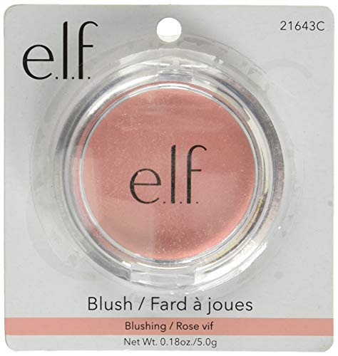 e.l.f. Colorete muestra tono rosado en la piel para un acabado suave.