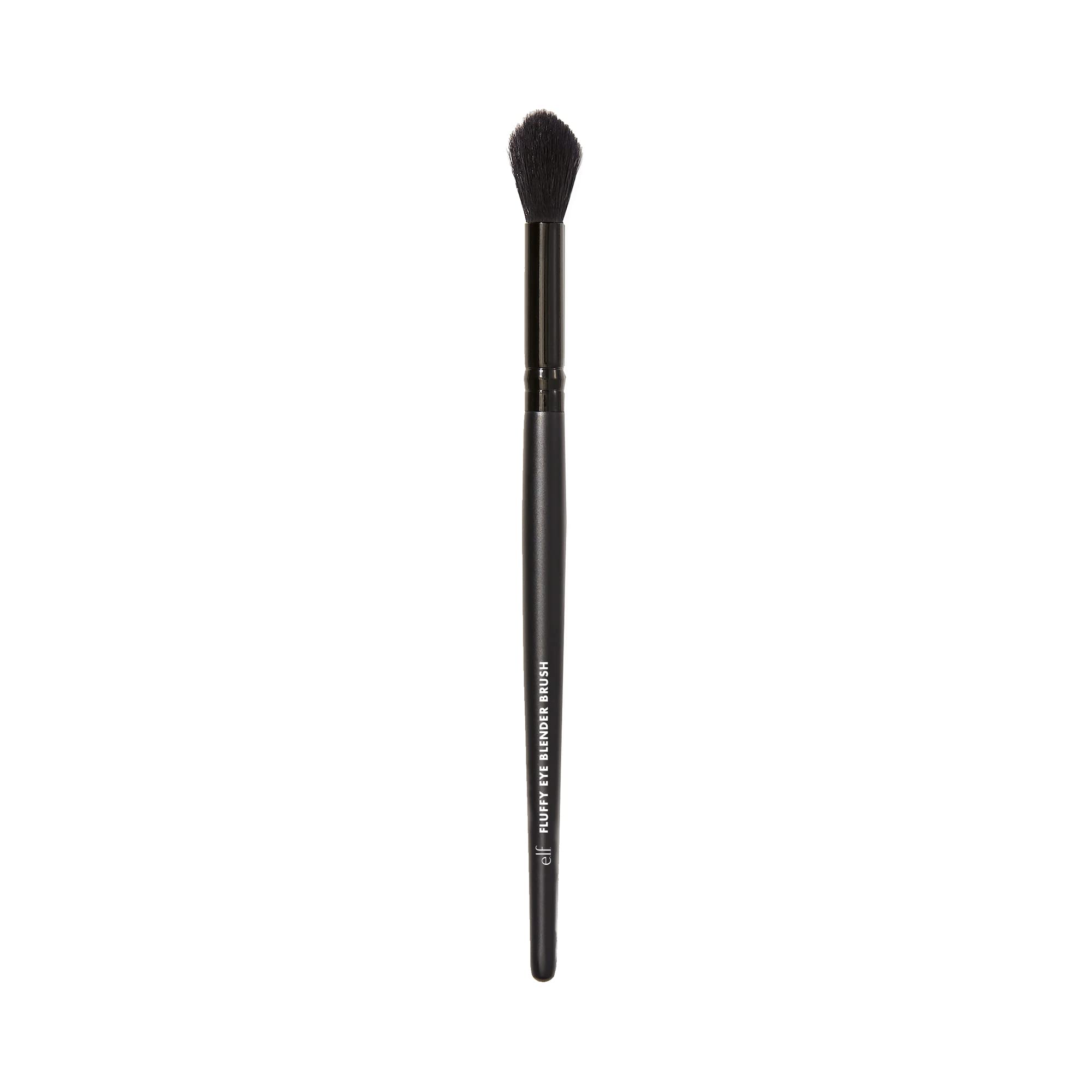 e.l.f. Fluffy Eye Blender para difuminar sombras y lograr acabado suave