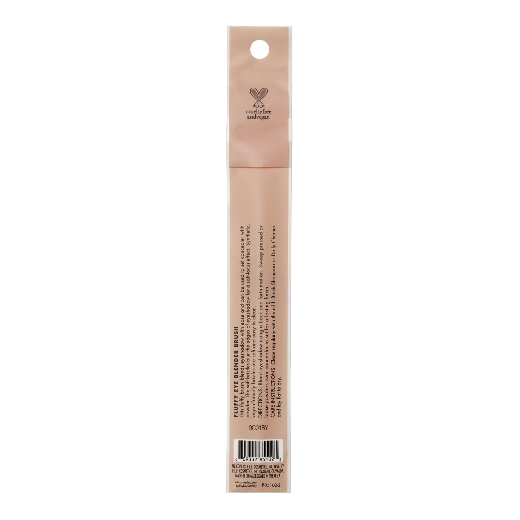 e.l.f. Fluffy Eye Blender con mango ergonómico para manejo cómodo
