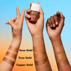 e.l.f. SKIN Bronzing Drops Mini aplicadas en rostro para glow suave