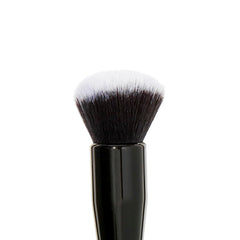 Brocha e.l.f. Ultimate Blending: fibras sintéticas ultrafinas para acabado profesional.