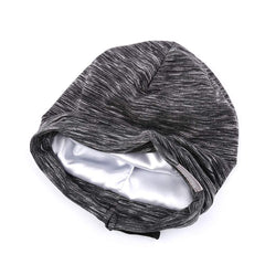 Gorro infantil ELIHAIR gris palido modelo para cabello rizado.