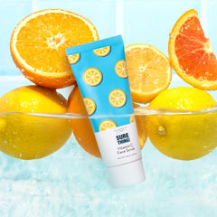 Elizabeth Mott Sure Thing aplica exfoliante en la cara para piel sensible