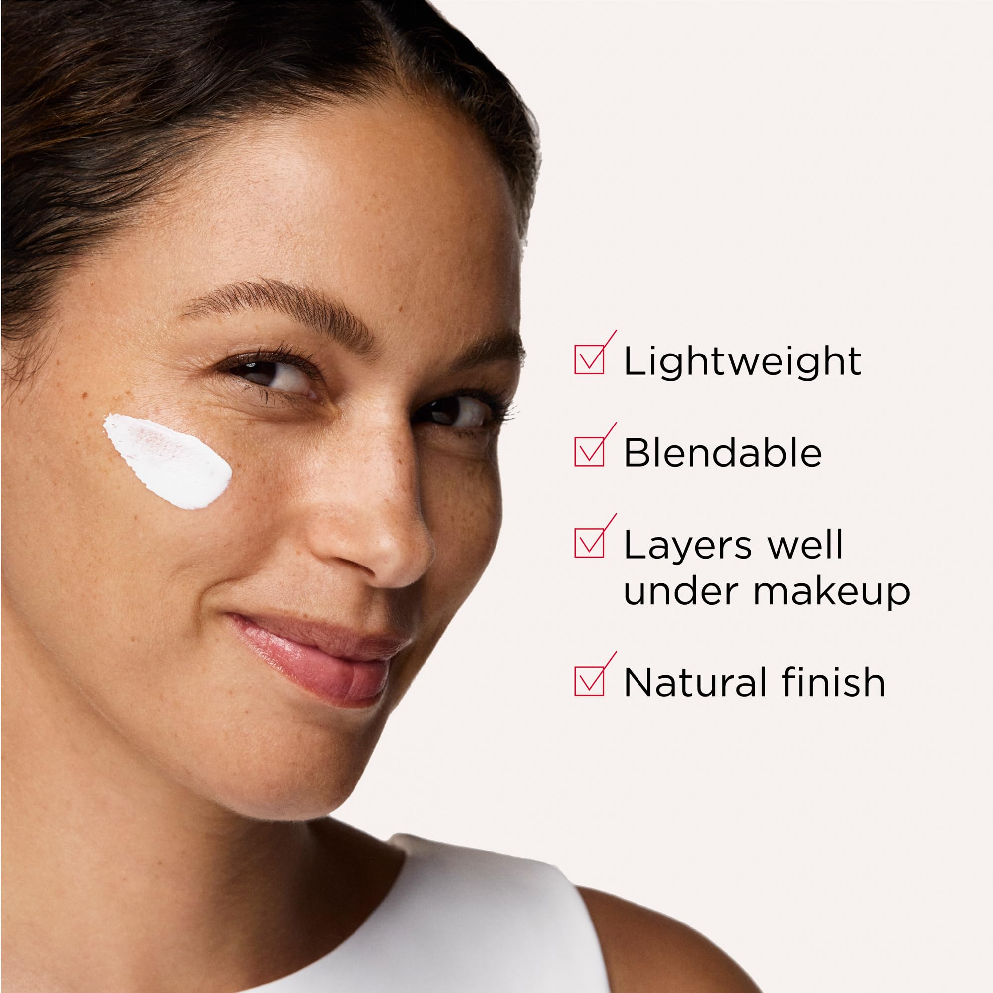 EltaMD UV Daily Hydration+ compatible avec le maquillage comme base de teint.