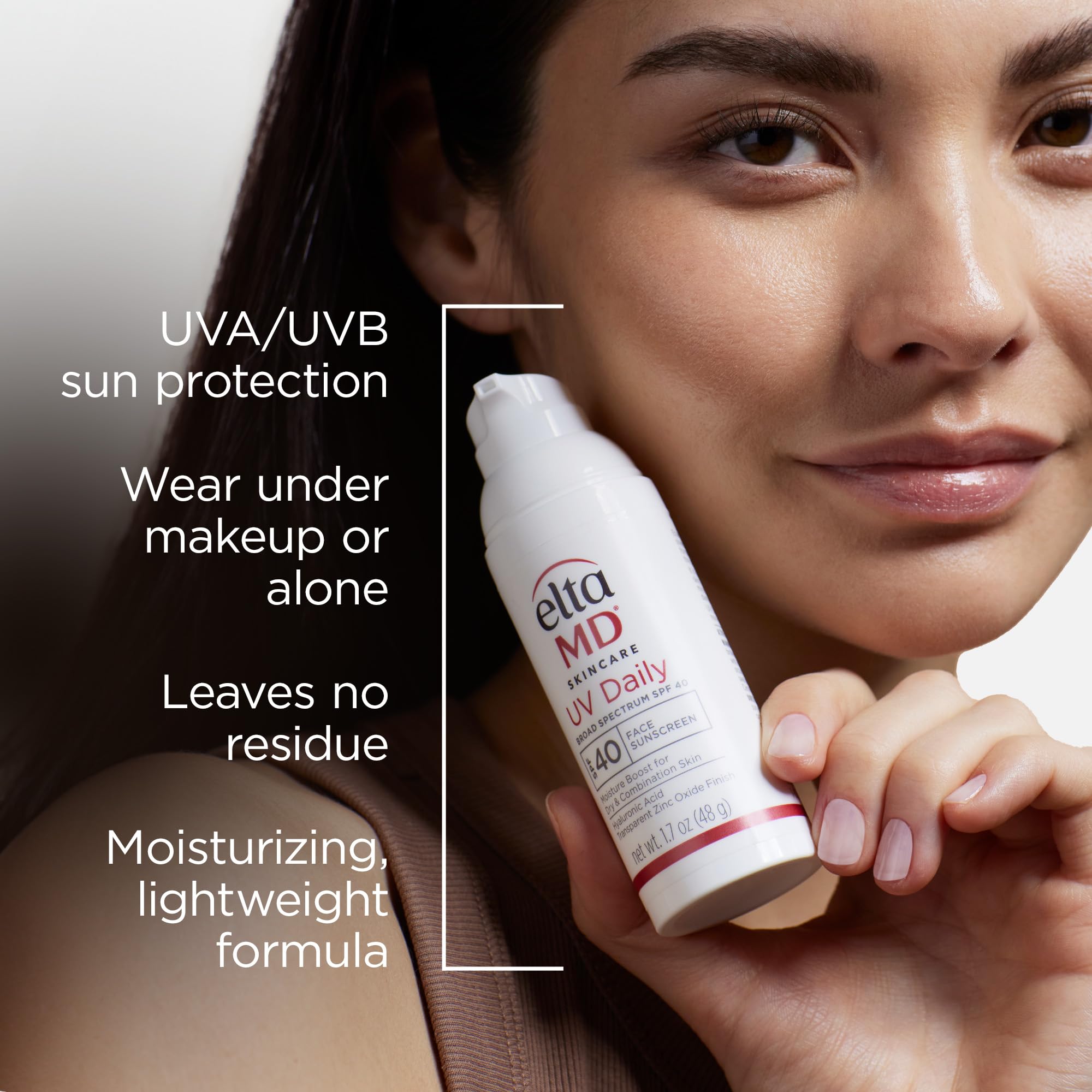 EltaMD UV Daily SPF 40, dosis en mano, textura ligera se absorbe rápido.