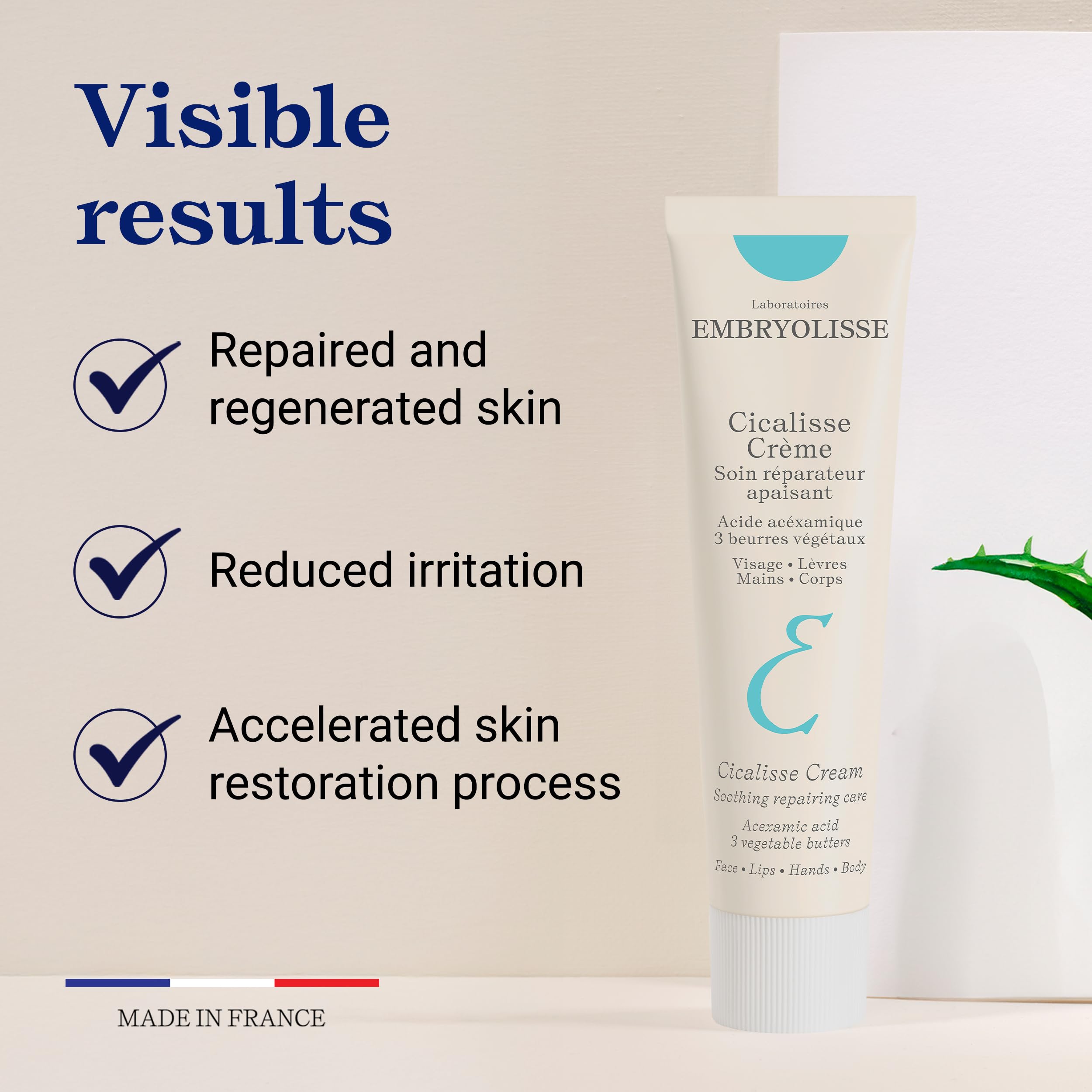 Aplicación en rostro con Embryolisse Cicalisse para calmar irritaciones.