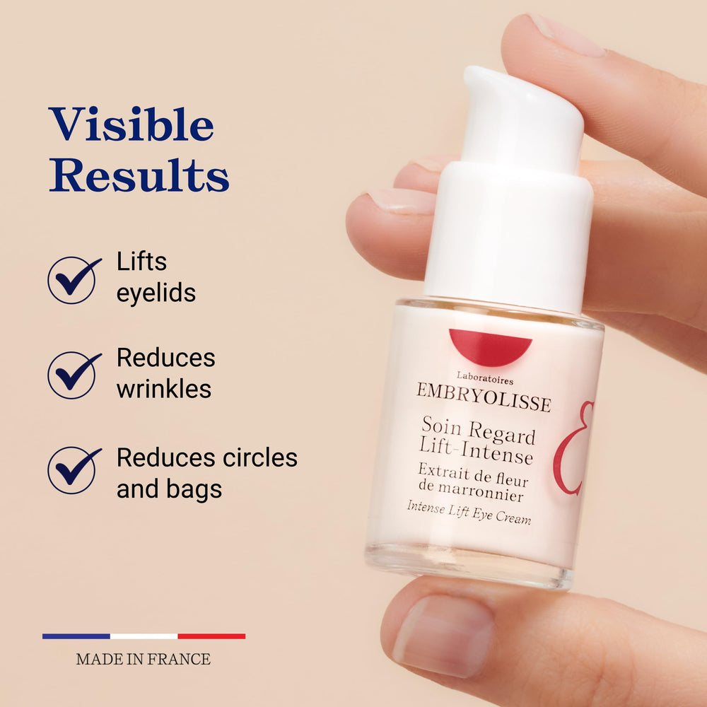 Aplicación suave de Embryolisse Intense Lift Eye Cream en la zona orbital.