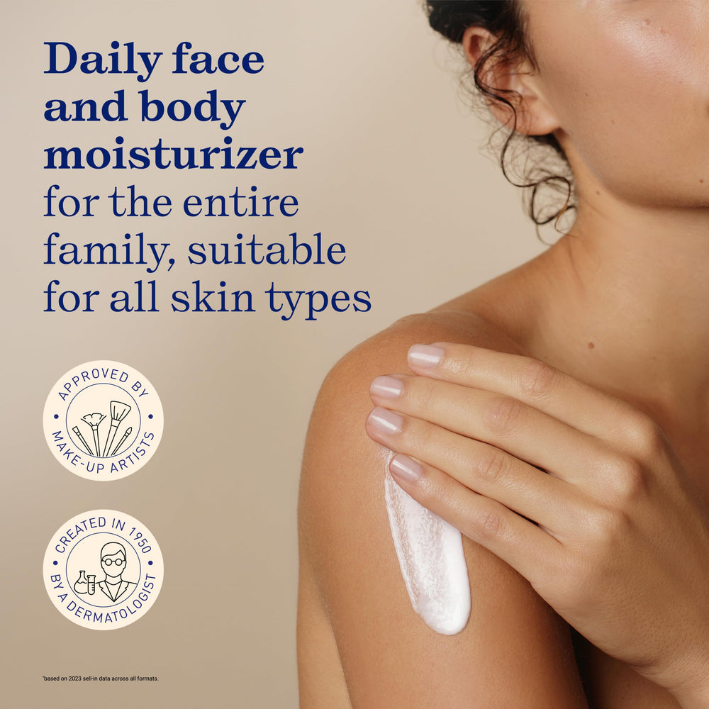 Textura ligera de Embryolisse para absorción rápida en la piel.