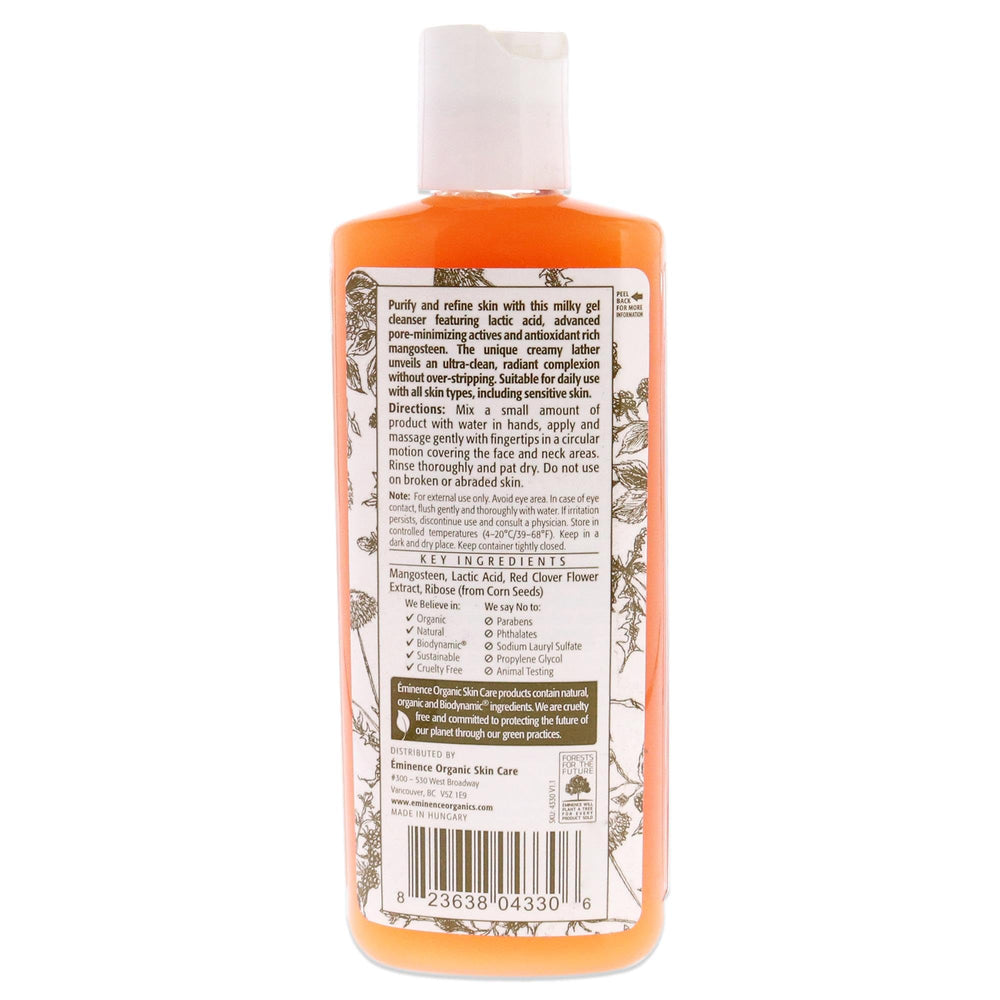 Eminence Mangosteen, textura cremosa visible, exfoliación suave para piel lisa.