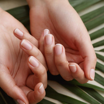 EMMA Beauty Scour Nail: envase de 3.3 oz ideal para uso diario.