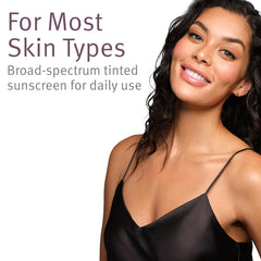 Epionce Daily Shield SPF50 – teinte naturelle offrant un éclat discret et léger.