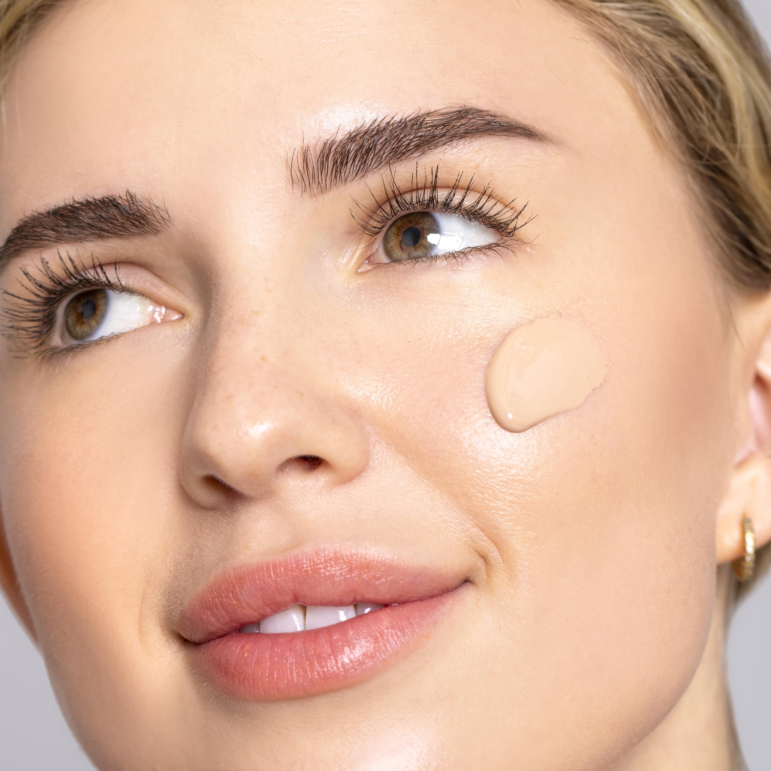 Epionce Daily Shield SPF50 – usage quotidien pratique sous le soleil.