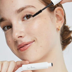 Huile de Camélia nourrissante pour les cils avec Ere Perez