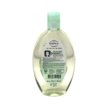 Eskinol Naturales Calamansi con textura de espuma suave para limpieza revitalizante.