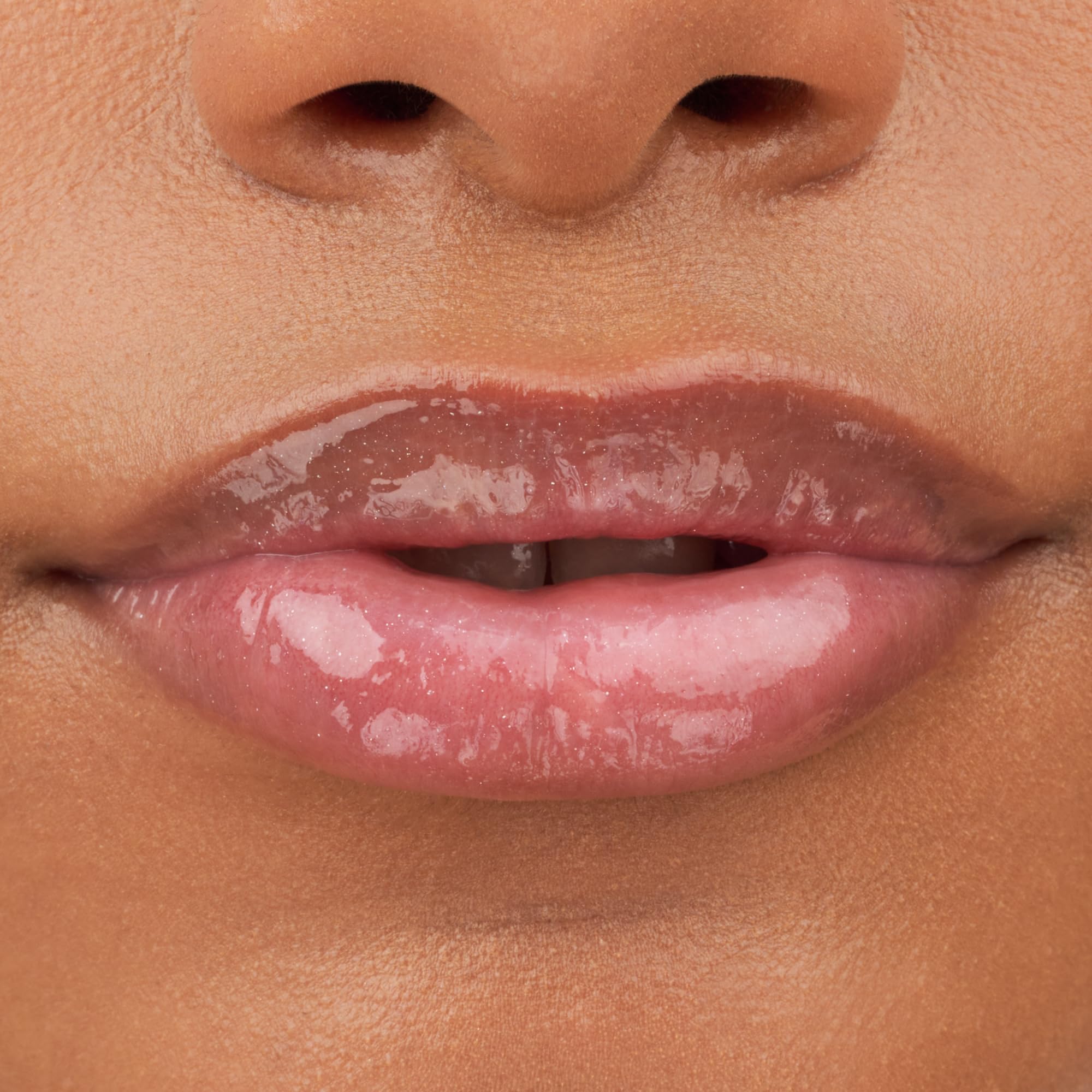 essence acido-hialuronico-vitamina-e contribuyen a la hidratación labial