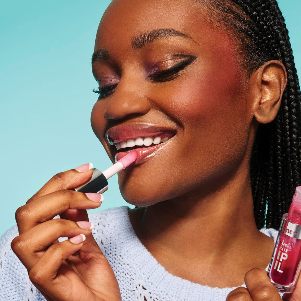 essence Hydra Kiss Lip Oil aceite de jojoba para labios suaves.