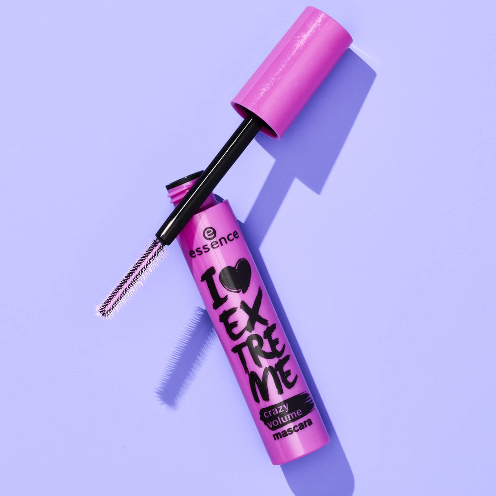 Definición de pestañas con essence I Love Extreme Crazy Volume Mascara de alto impacto.