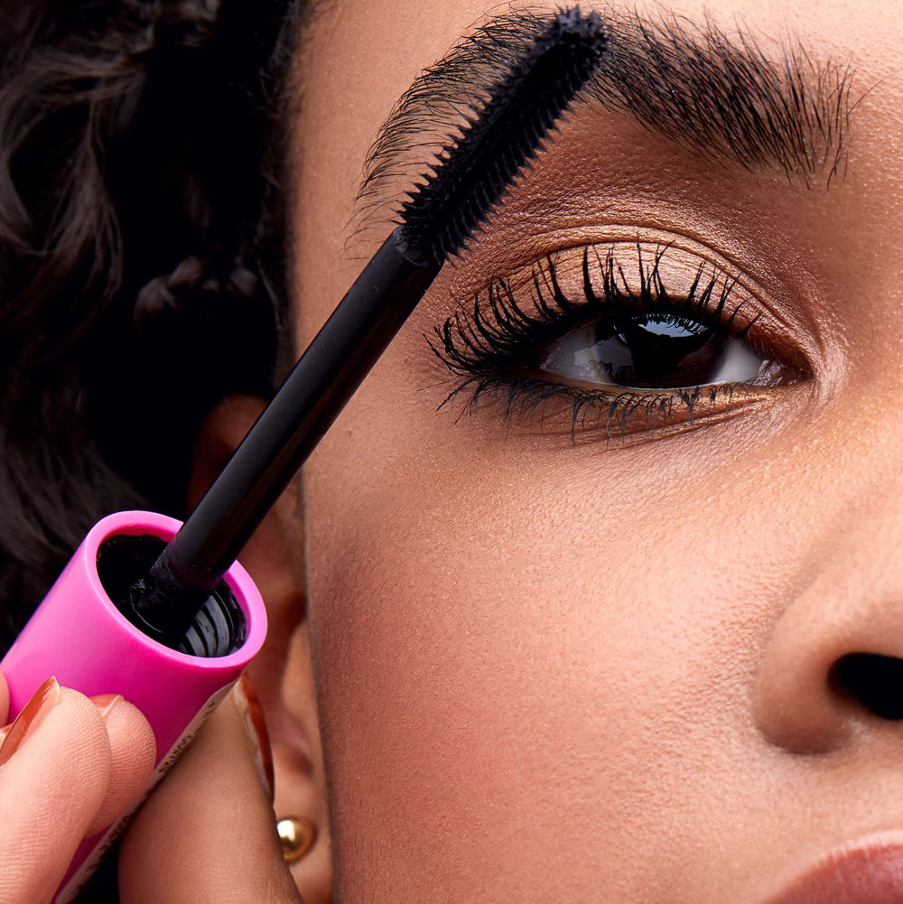 Volumen extremo de essence I Love Extreme Crazy Volume Mascara para pestañas más densas.