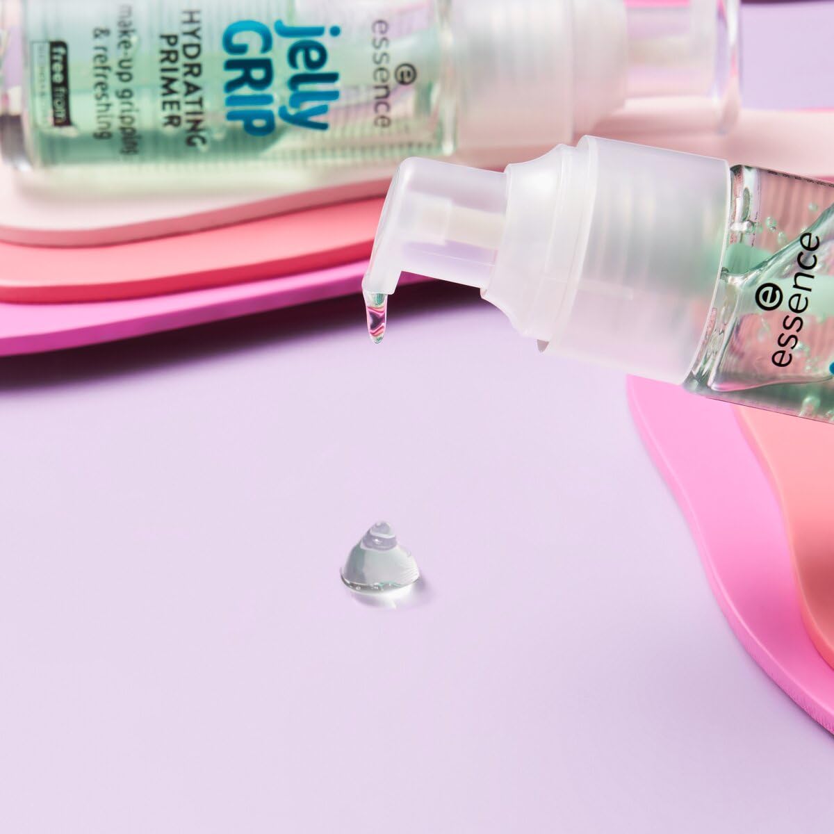 essence Jelly Grip, aplicación de una a dos pumps para rostro uniforme