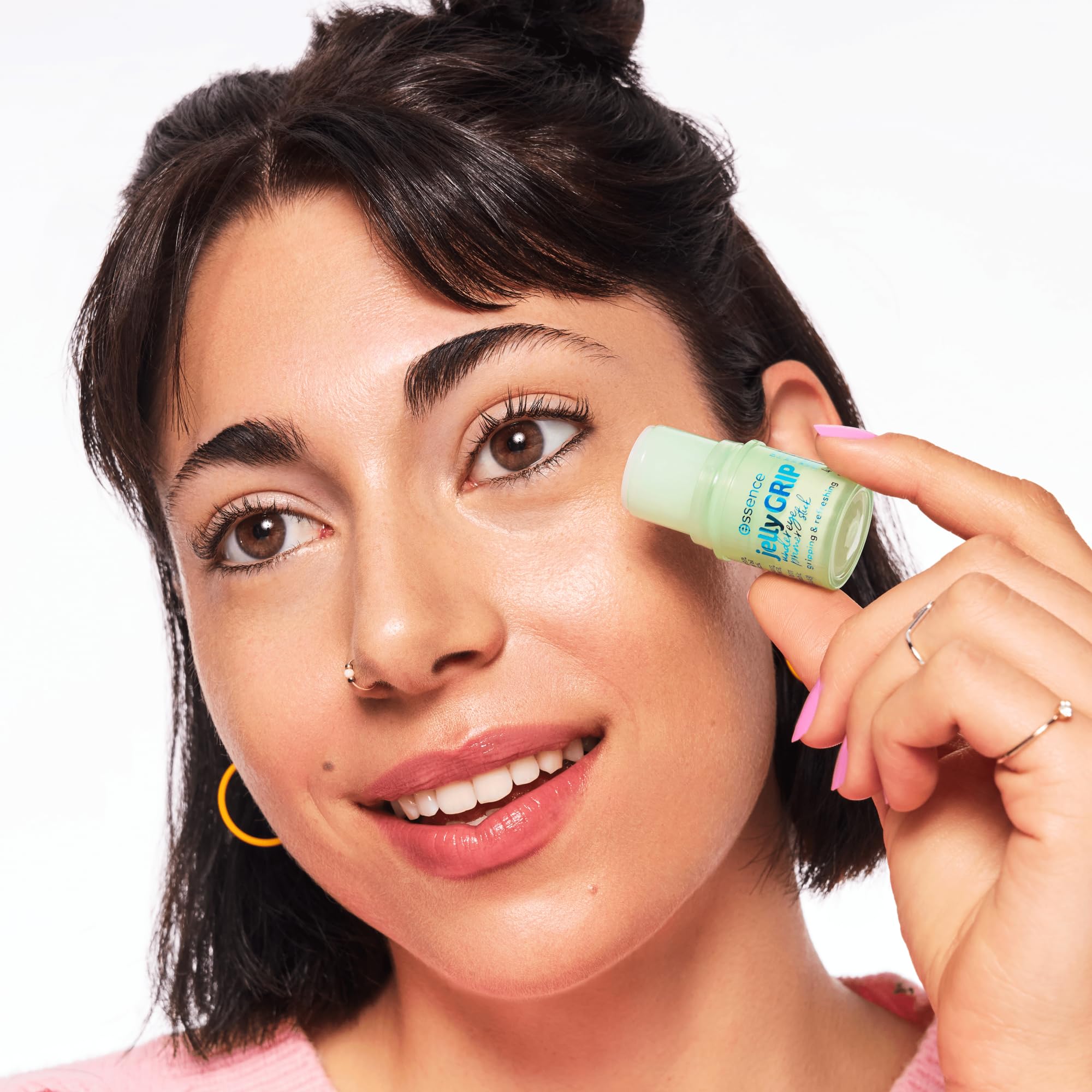 essence Jelly Grip acido-hialuronico-panthenol ofrece hidratación suave para la mirada.