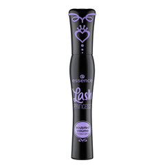 Essence Lash Princess aplicador curvo facilita definición precisa y aplicación suave.