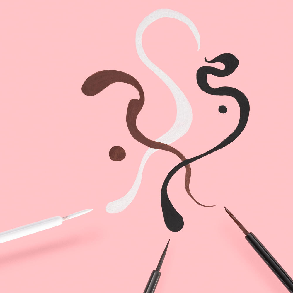 essence Lash Princess delineador líquido con punta ultra fina para acabado mate.