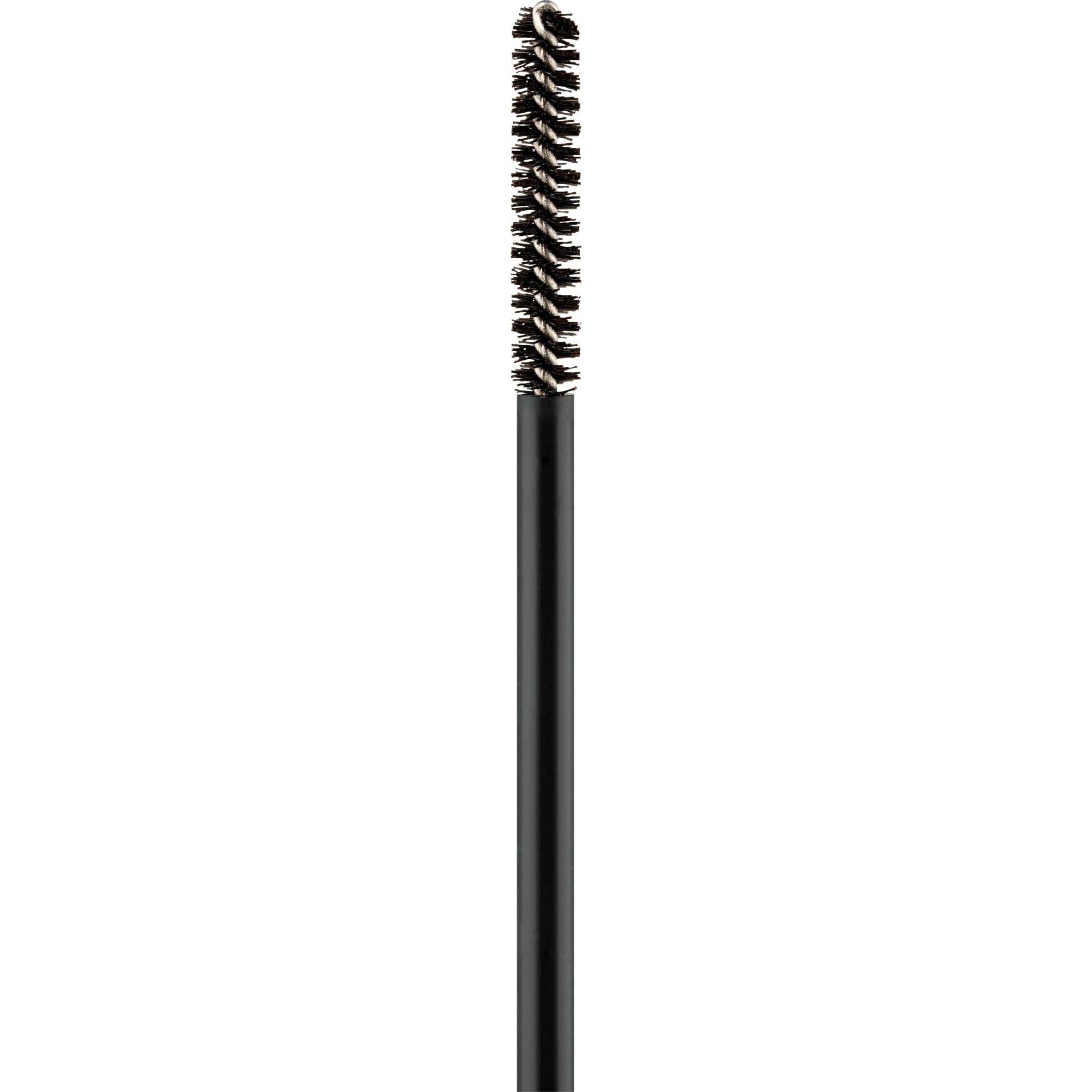 Definición de pestañas desde la base con essence Lash Princess Slim Brush.