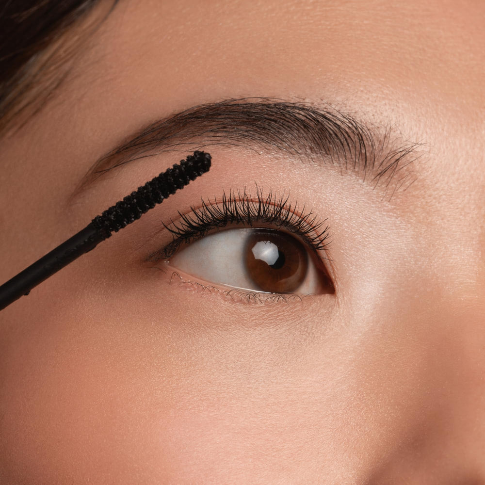 Rizo levantado y pestañas bien definidas con essence Lash Princess Slim Brush.