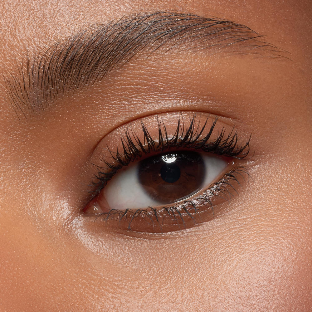 resistente al agua y duración extendida en essence Lash Without Limits