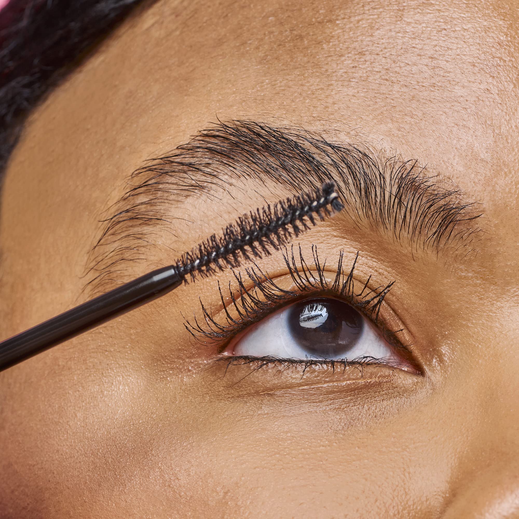 envase compacto de essence mascara, ideal para viaje diario