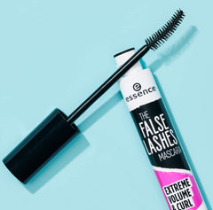 essence máscara de pestañas negro intenso realza la definición.