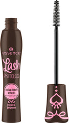 essence máscara marrón con aplicación suave para definición natural.