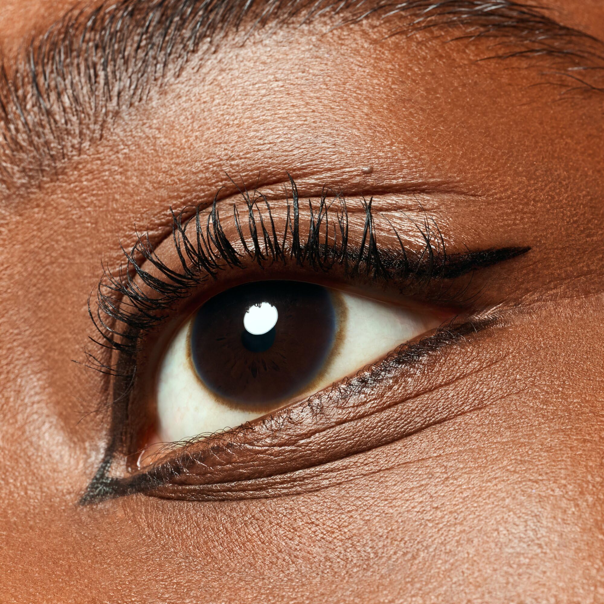 Fórmula resistente al agua de Lash Without Limits para días activos.
