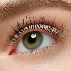 essence Lash Without Limits con brocha elastomérica flexible llega a pestañas cortas.