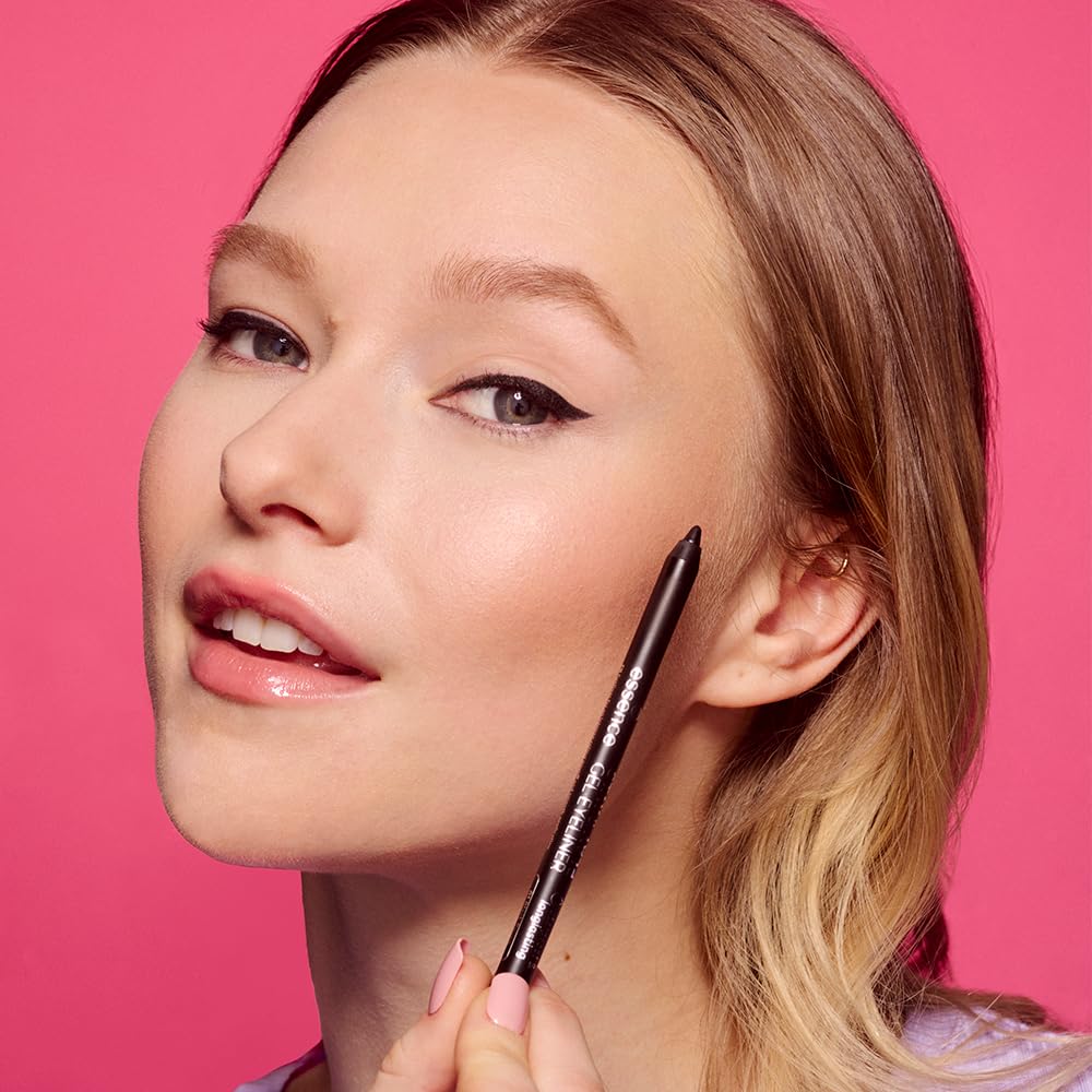 essence Stay & Play Gel Eyeliner: larga duración para mirada impactante sin retoques.