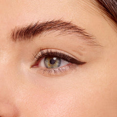Delineador Stay & Play Gel Eyeliner, pigmento intenso para looks vibrantes.