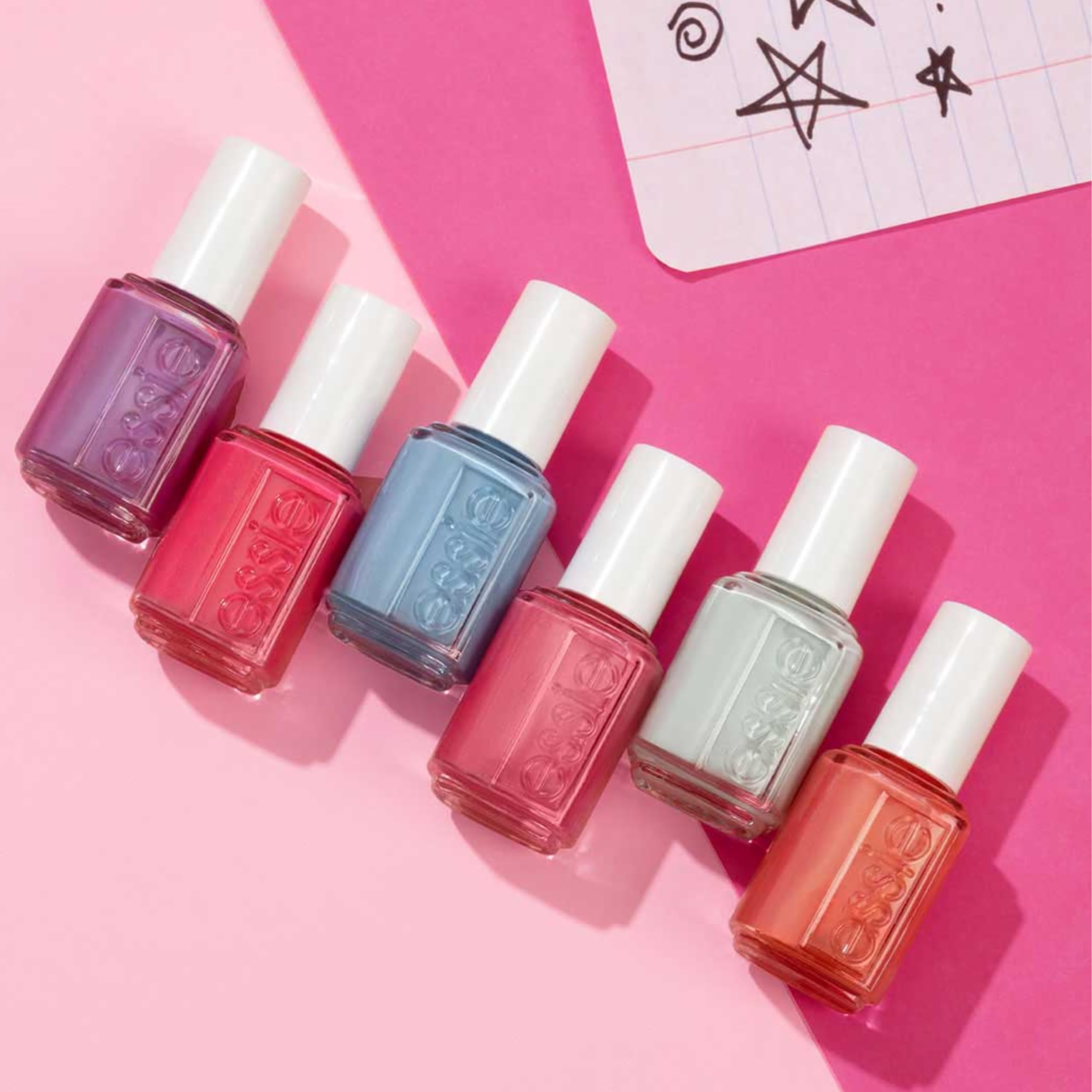 Acabado cremoso y brillo duradero de essie para uñas luminosas.