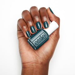 Esmalte essie azul verdoso, tendencia diaria para uñas modernas.